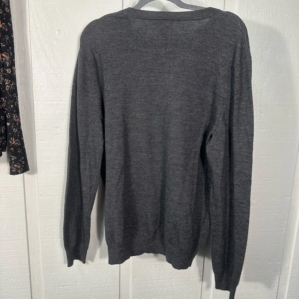 Banana Republic Men’s Gray Merino Wool V Neck Sweater Size Large EUC